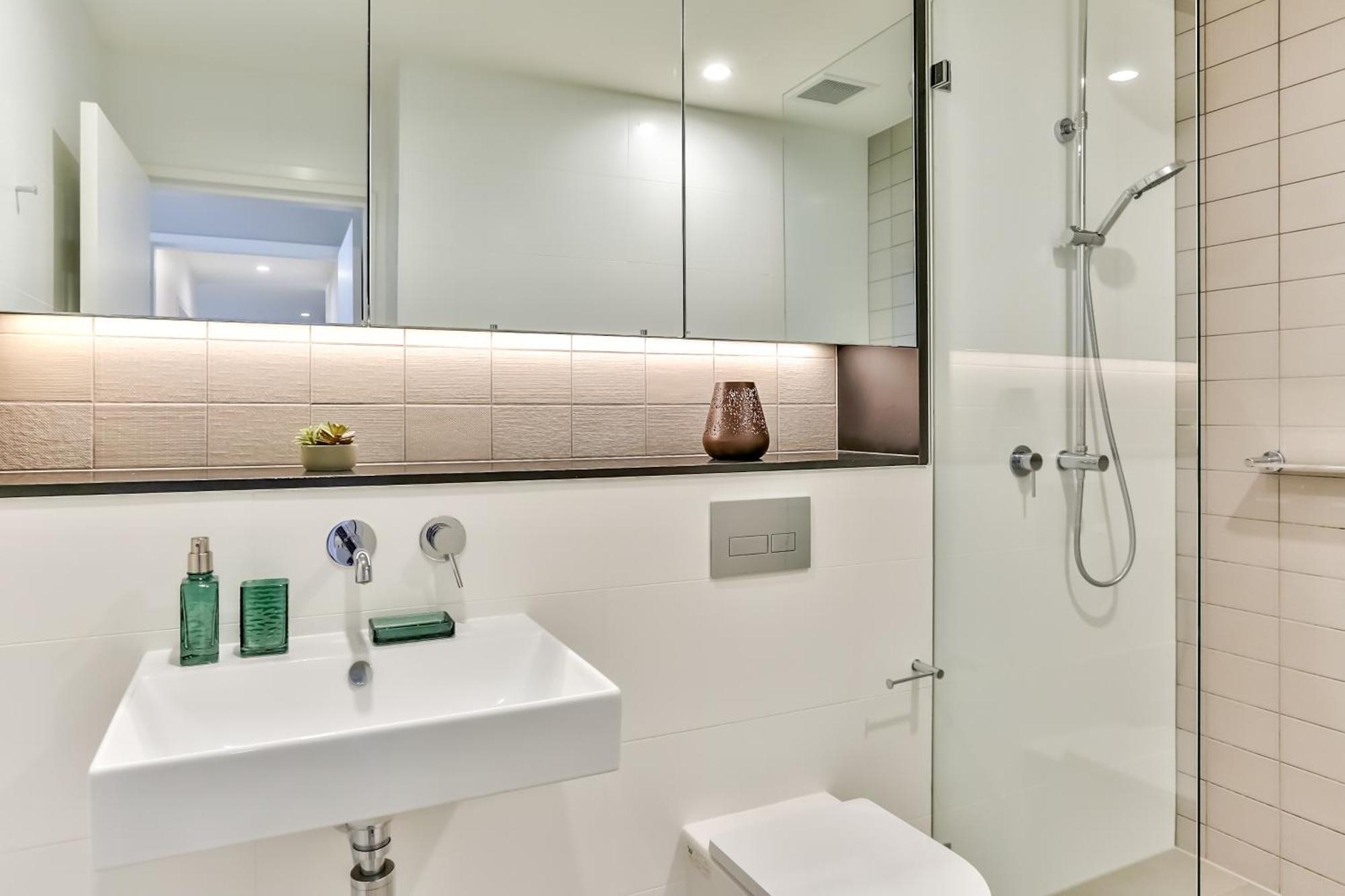 Modern 2 Bedroom Darling Harbour Apartment *